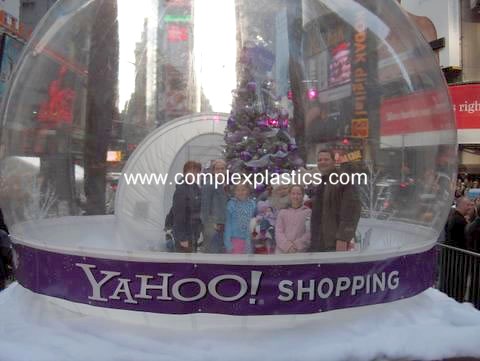 yahoo inflatable snowglobe.jpg (39686 bytes)